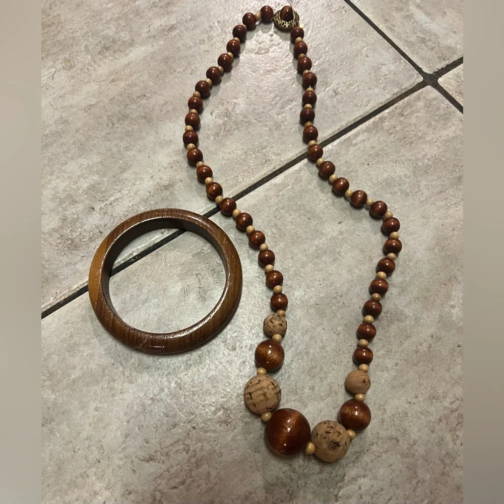 Vintage wood and cork beaded necklace and wood bangle set - Picture 1 of 4